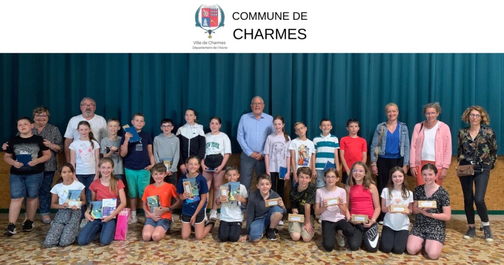 Remise des calculatrices et des dictionnaires aux jeunes élèves entrant en 6ème - Commune Charmes Aisne