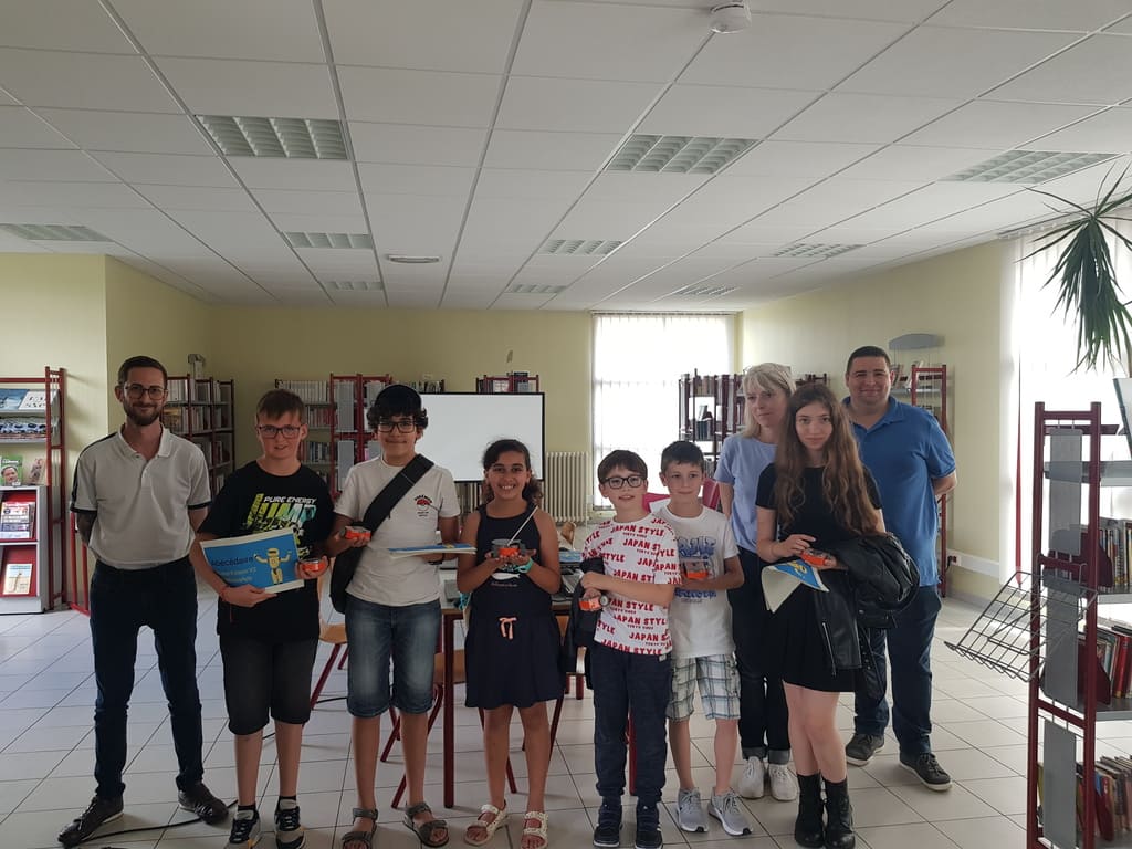 Atelier robotique à la bibliothèque -groupe- Commune Charmes Aisne