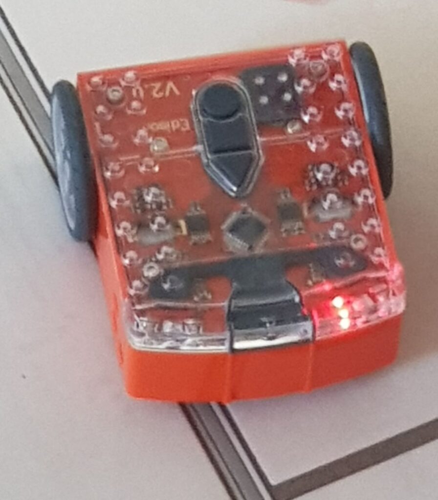 Atelier robotique à la bibliothèque -robot- Commune Charmes Aisne