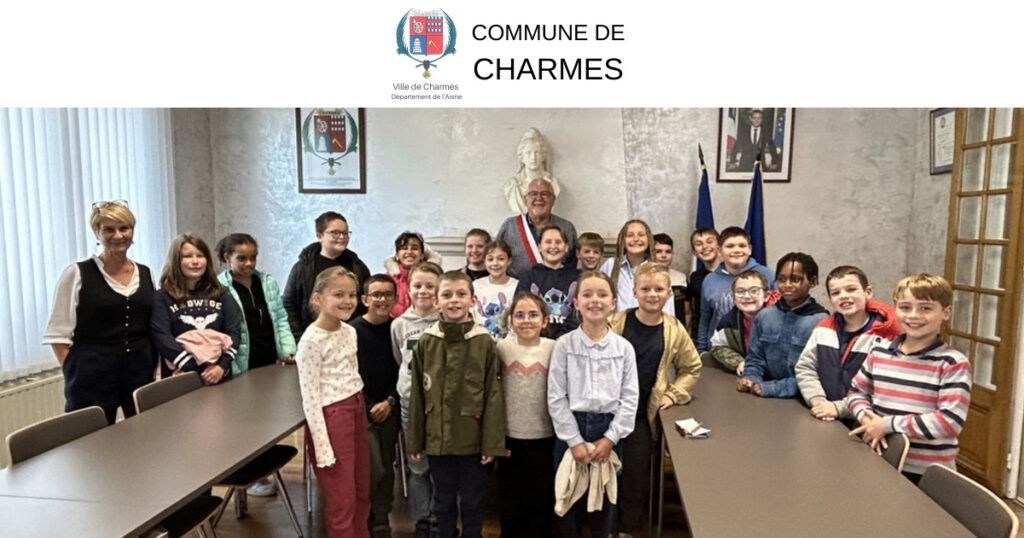 Les élèves de CM1 du cours Lacordaire en visite à la mairie -UNE- Commune Charmes Aisne