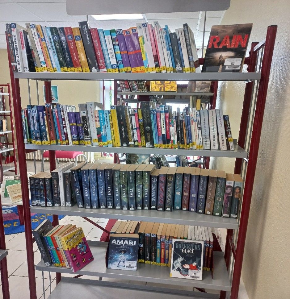 Espace ados à la bibliothèque municipale de Charmes - Commune Charmes Aisne